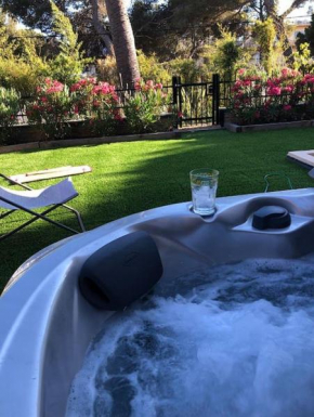 Giens, superb high-end apartment with jacuzzi